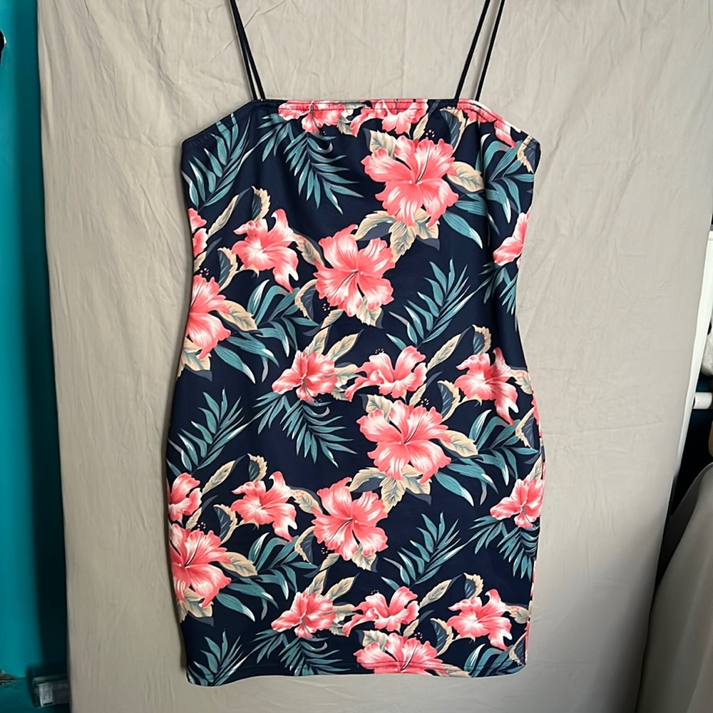 Cute min dress, brand new.